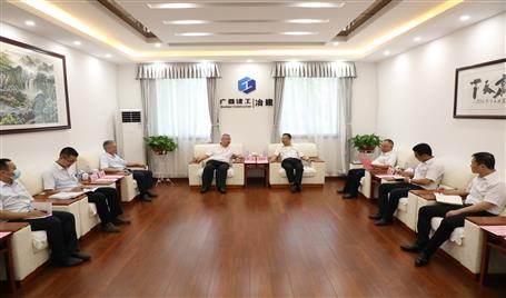 楊義到公司與覃振華進(jìn)行工作會談