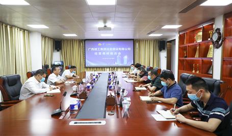 覃振華：全力抓經(jīng)營 奮力拓市場